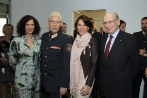 Dina Nachbaur (Geschäftsführerin WEISSER RING), Michael Lepuschitz (Vizepräsident Polizei Wien), Karoline Edtstadler (Staatssekretärin), Udo Jesionek (Präsident WEISSER RING). BMI / Alexander Tuma